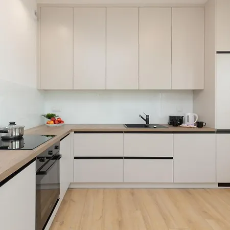 Optykow Spacious & Cosy With Parking By Renters Lejlighed *