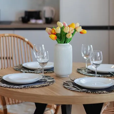 Optykow Spacious & Cosy With Parking By Renters Lejlighed *
