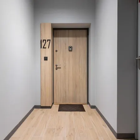 Optykow Spacious & Cosy With Parking By Renters *