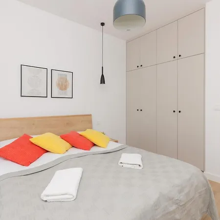 Optykow Spacious & Cosy With Parking By Renters *