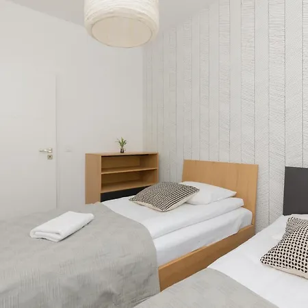 Optykow Spacious & Cosy With Parking By Renters Warszawa
